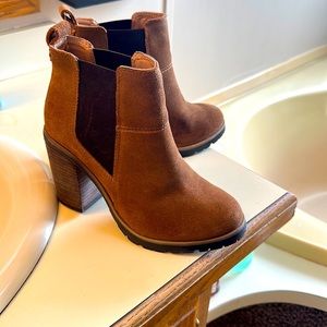 Alicia crevo boots, size six